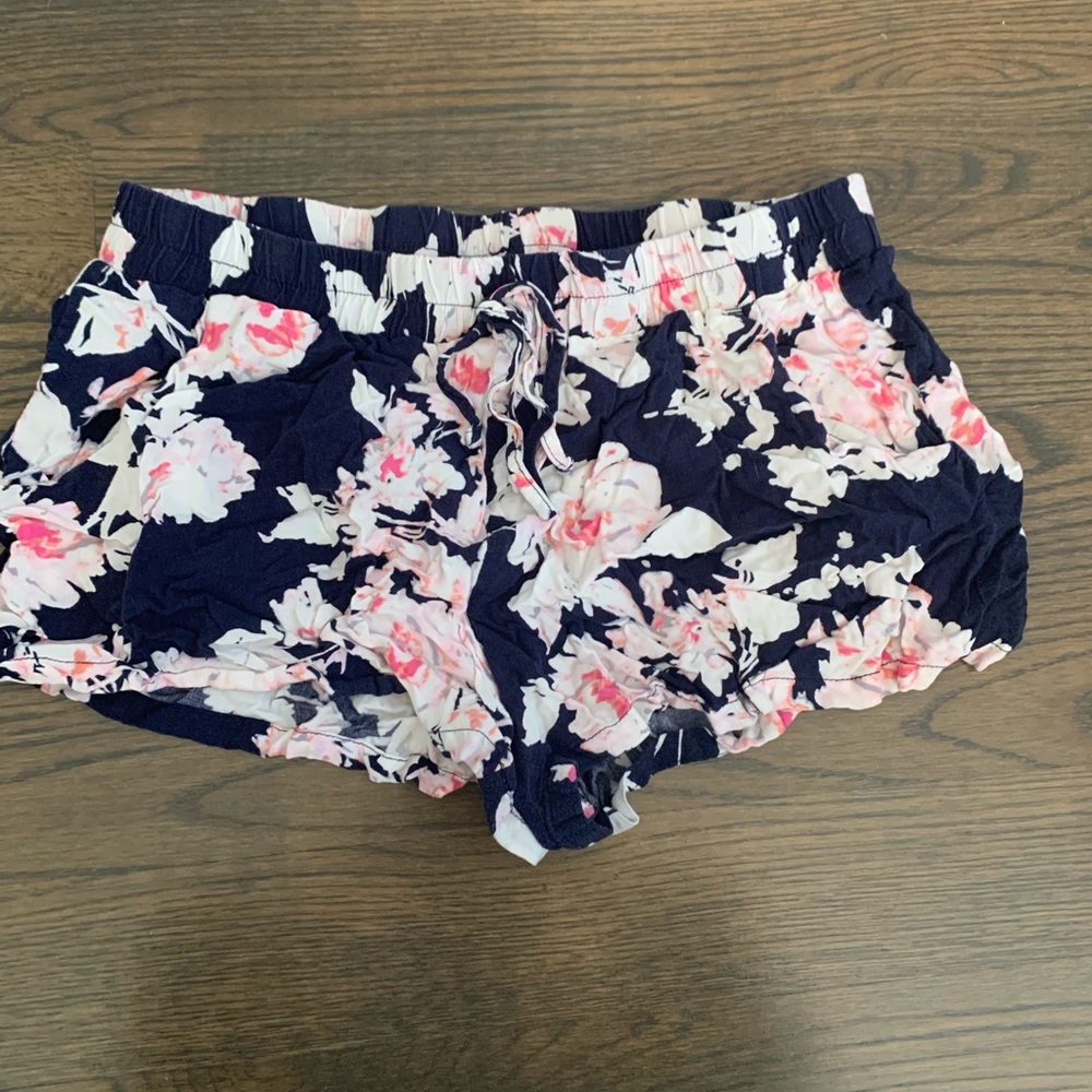 floral print shorts